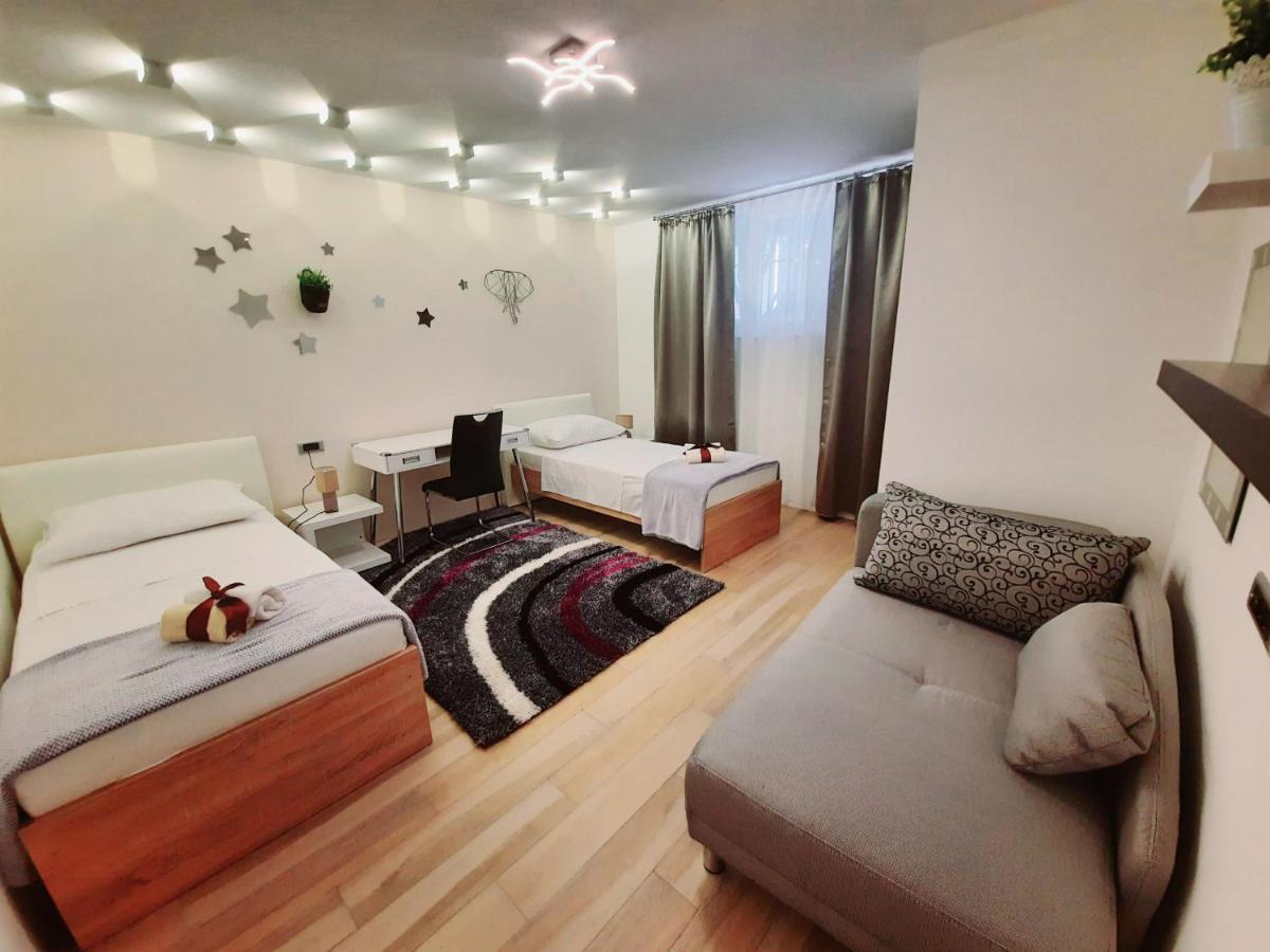 Split Symphony Garden: Modern, New Apartment Zewnętrze zdjęcie