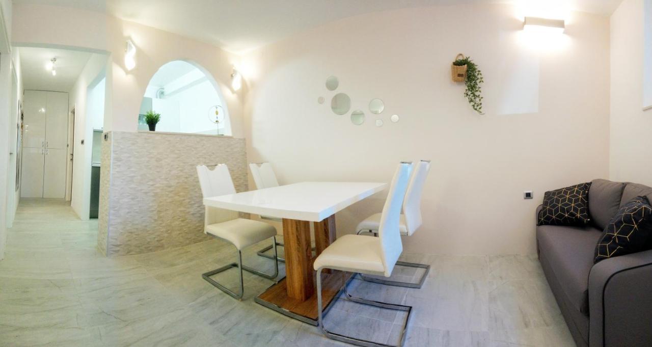 Split Symphony Garden: Modern, New Apartment Zewnętrze zdjęcie